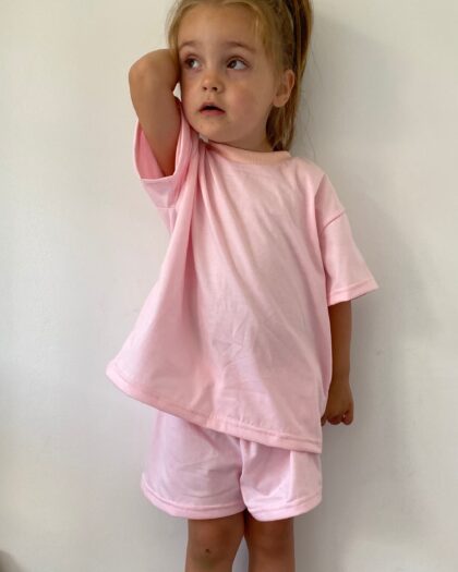 T-shirt oversize + krótkie spodenki