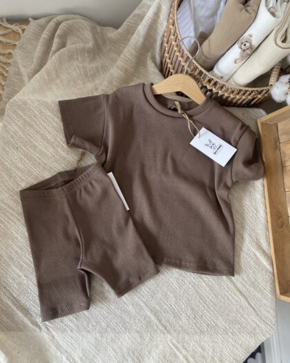 T-shirt oversize + kolarki czekolada prążek