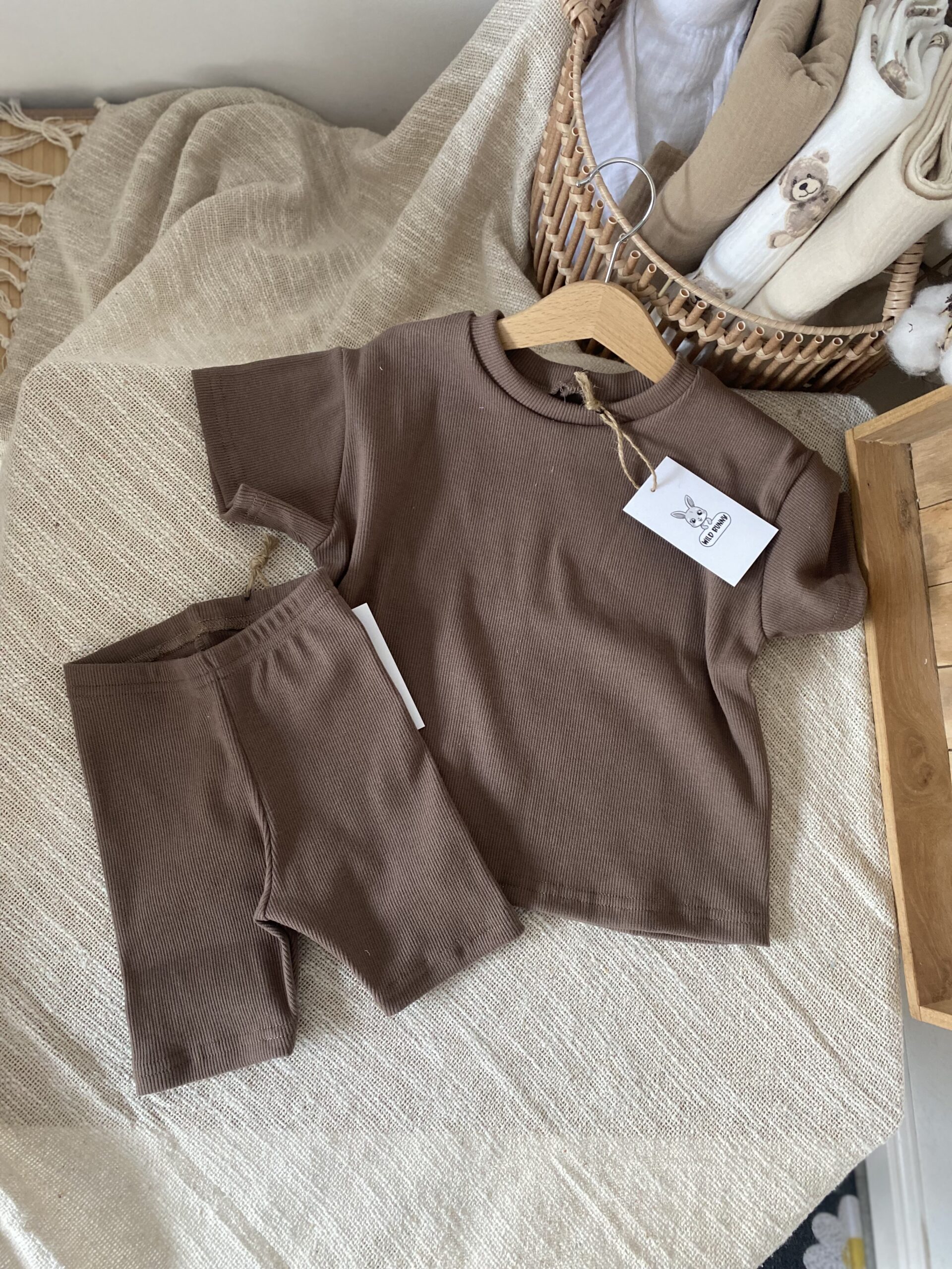 T-shirt oversize + kolarki czekolada prążek