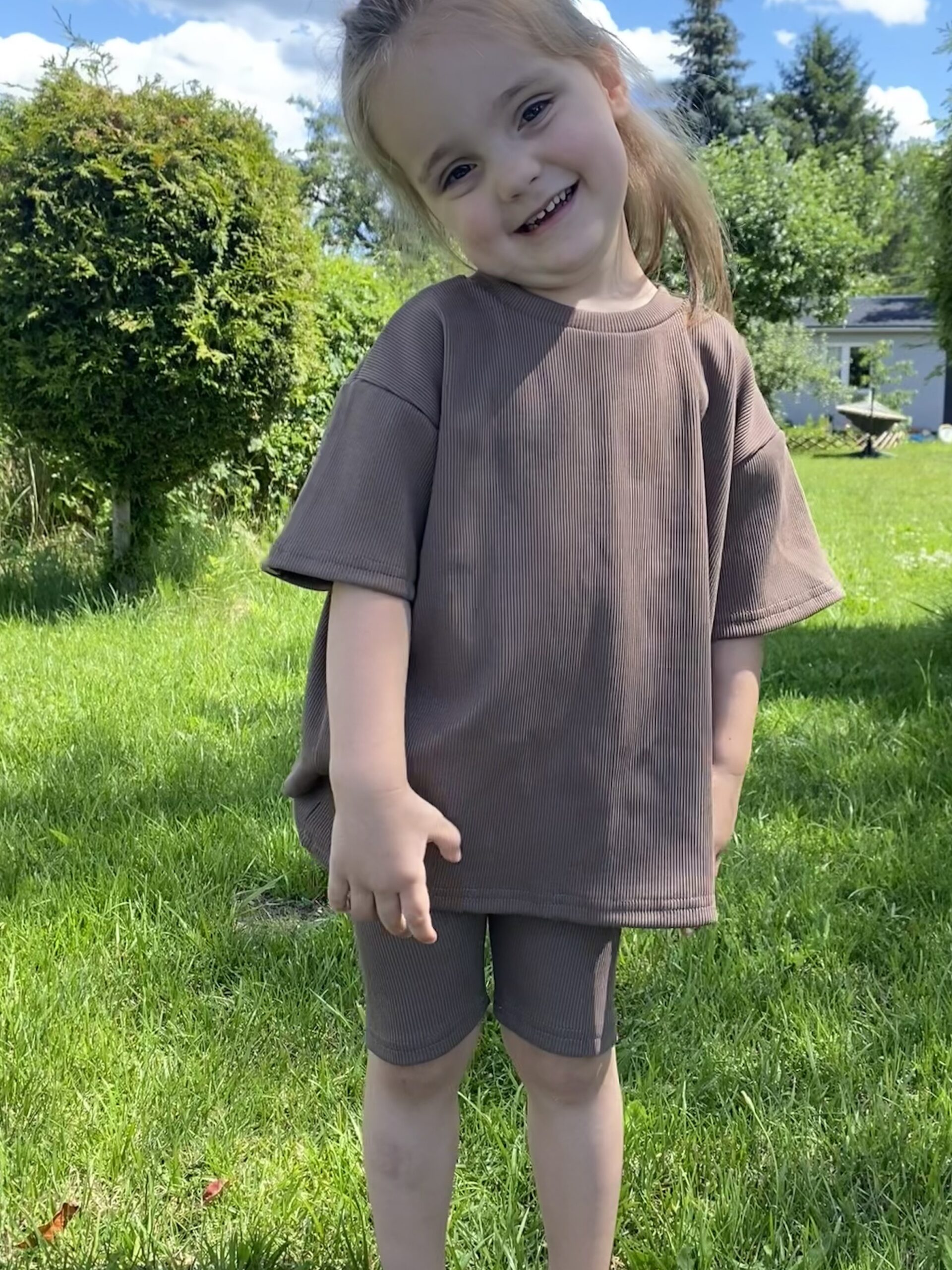 T-shirt oversize + kolarki czekolada prążek - obrazek 3